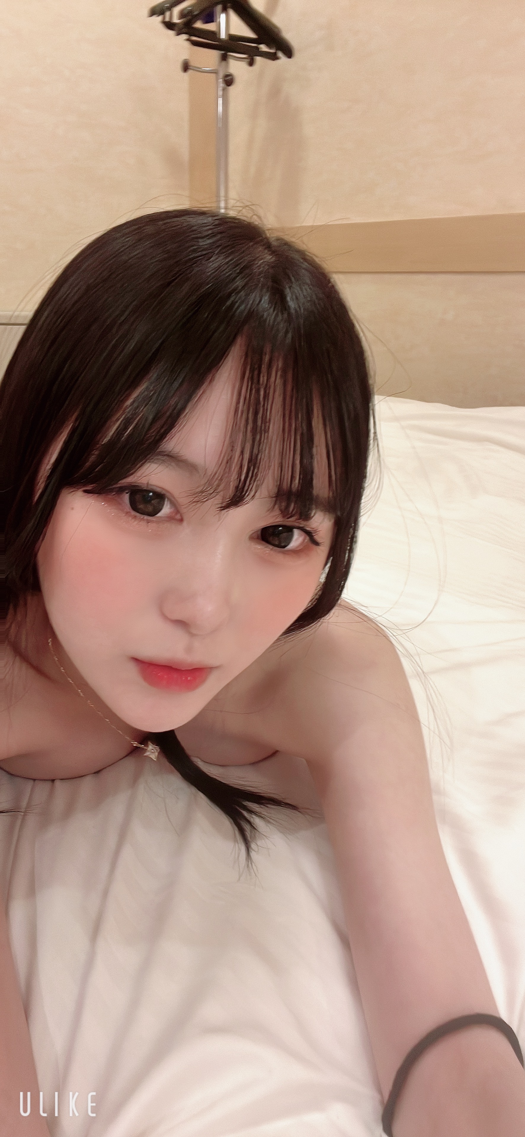 FC2-PPV-3732066 ZIP特典有【無】**pyyxpsqspn 水着 コスプレ 美◯女 アイドル スレンダー ひな 20歳 大量中出し 4作品目【サカイ】 Sample 1