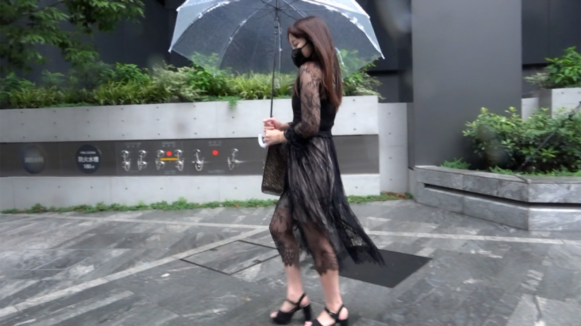 FC2-PPV-3752690 【完全初撮り】**nxsnqqjzs 制服と私服の二回戦　遺伝の茶髪が大人びた雰囲気を醸し出すが経験はまだまだ...※一部顔出し※ Sample 1