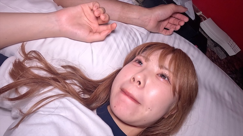 FC2-PPV-3779166 【無修正】***jzn*pysoz 【顔出し】 美尻にブルマが国宝級、えくぼが可愛い正真正銘18才。 よく見たら泣きそうな顔、見てみぬふりしてバックで中出しフィニッシュ Sample 1