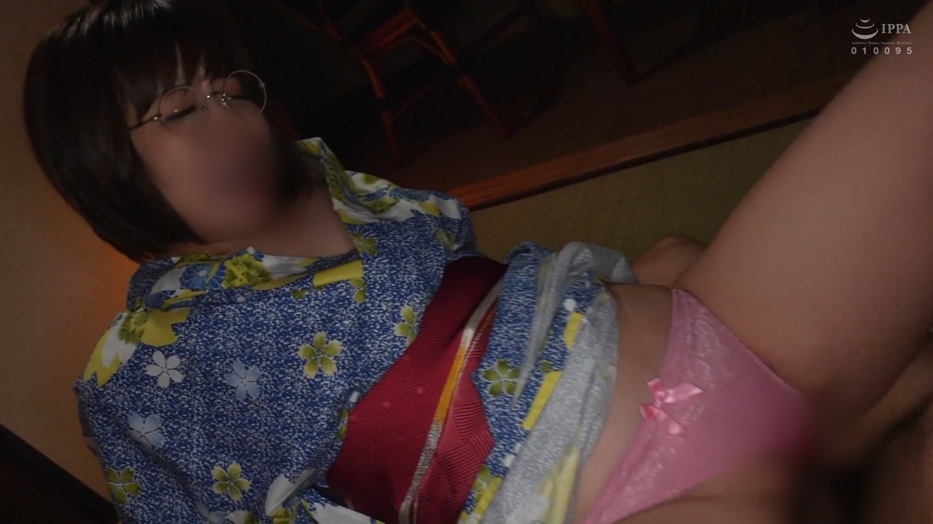 FC2-PPV-3806639 【個撮】**nxyoqxpxy メガネをかけた三十路の巨乳人妻と旅館で不倫セックス。 手マンで潮吹きした直後の生ハメで、欲求不満マンコは絶頂が止まりません！ Sample 1