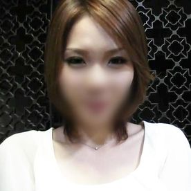 FC2-PPV-3844960 《中出し》**nxyoqqxxj 旦那が留守中に自宅に浮気相手連れ込む淫乱人妻◆ビチョビチョのオマ〇コに巨チンを突っ込まれる激イキ絶頂セックス！膣内射精！