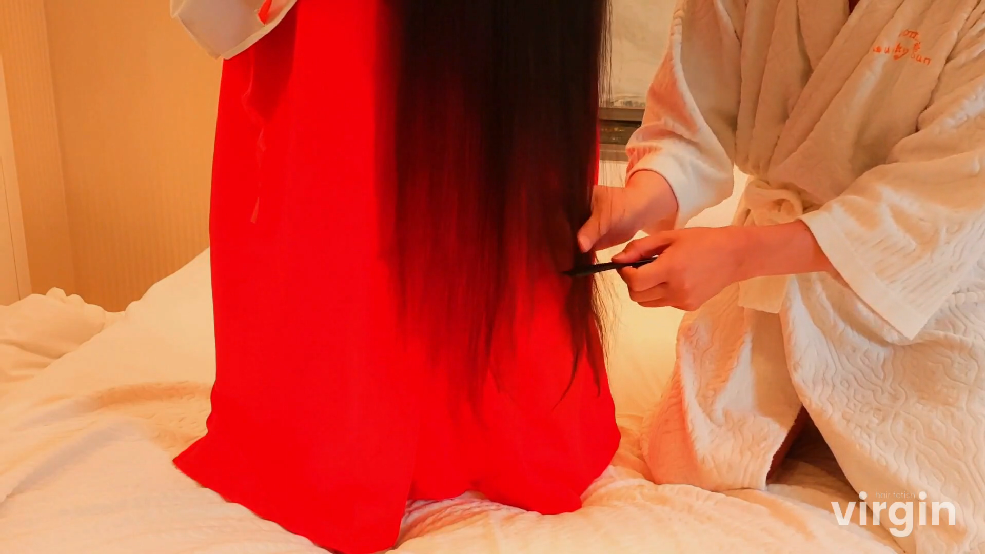 FC2-PPV-3871046 『スーパーロングヘア巫女みつあみ　最後の髪フェチ性奉納』★最初で最後の150cmスーパーロングヘア毛先カットも収録♡巫女さんコスプレで性奉納の後、***jzn*ypjyq シャンプーされながら最後の乳首舐め手コキでフィニッシュ Sample 3