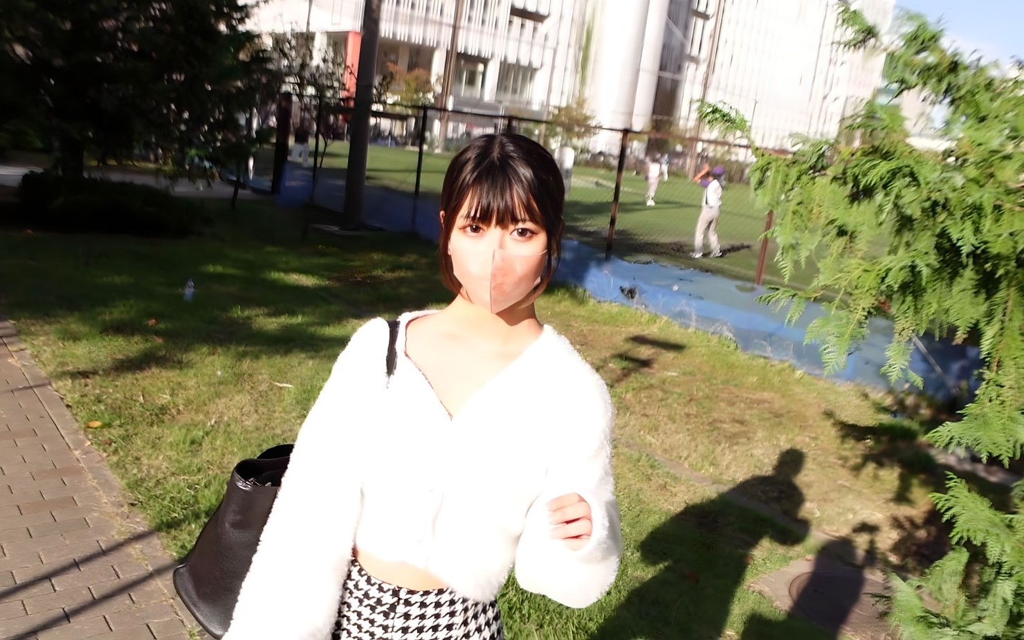 FC2-PPV-4003498 『完全顔出し』『無』『890pt』喋ってるとこの動画SNSとかにUPしないよね？？恥ずかしい恥ずかしいと言う恥ずかしいちゃんが恥ずかしがる！**psojpnqzjn ！ Sample 4