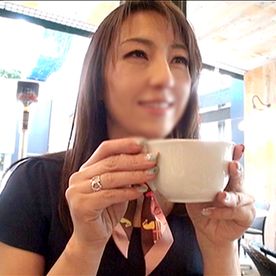 FC2-PPV-4013525 【底なしマダム】***szzoqnoqy 亮子【前編】★玉の輿に乗ってエリート商社マンと結婚したものの、夫は今年で還暦。性の溝は深まるばかり…そんなどすけべマダムの性欲は底なしでしたw【豪華おまけ付】