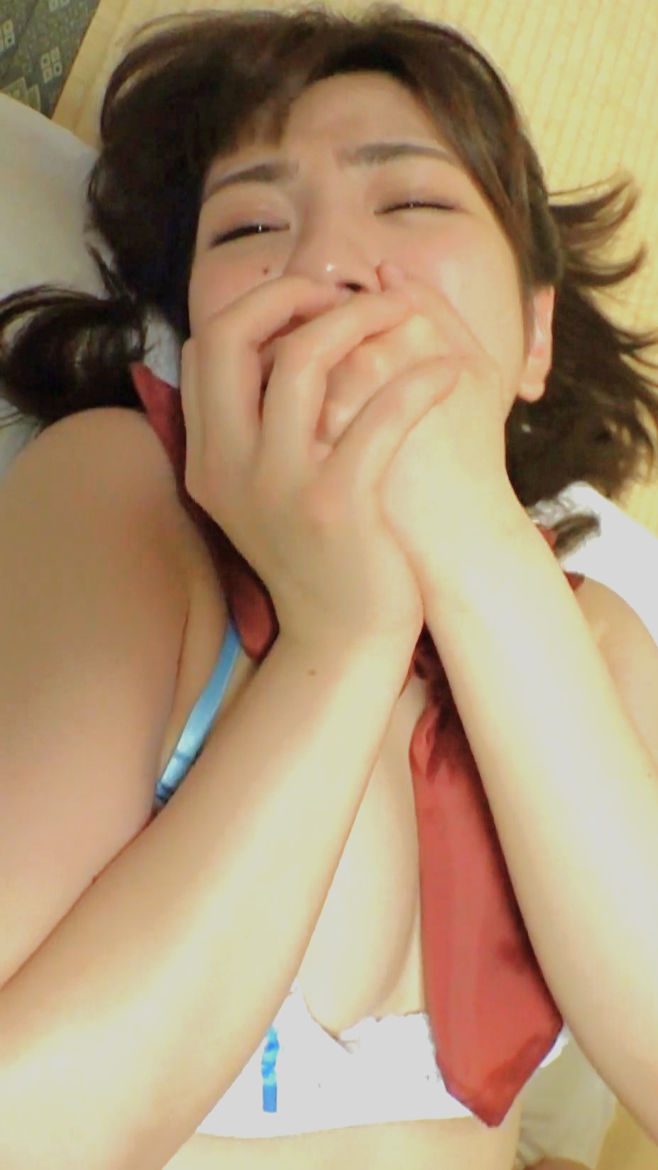 FC2-PPV-4015489 【期間限定公開】***oypszjxxy 文系女。初めての中出し。男性2×女性1の非道映像。 Sample 1