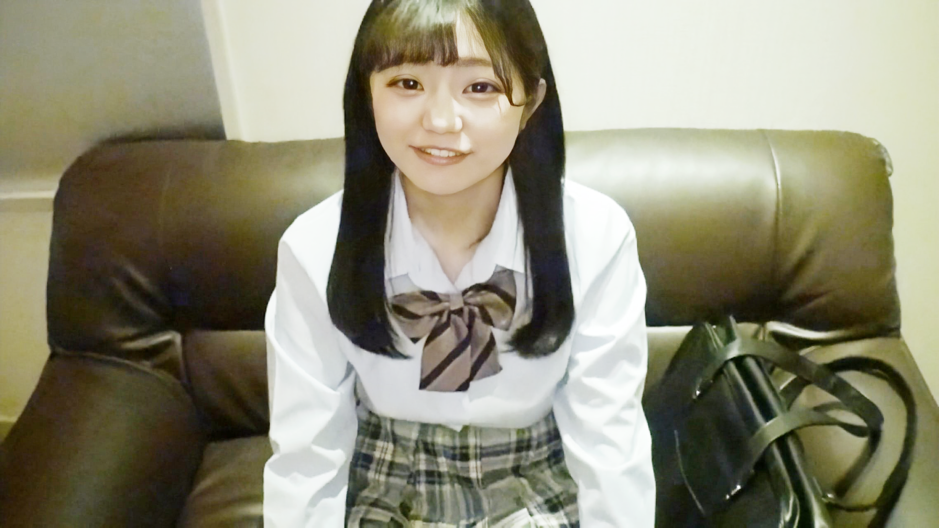 FC2-PPV-4015621 自立したい女子大生1***oypszjxxy 9歳 あどけなさ残る清楚系色白黒髪JDとハメ撮り Sample 1