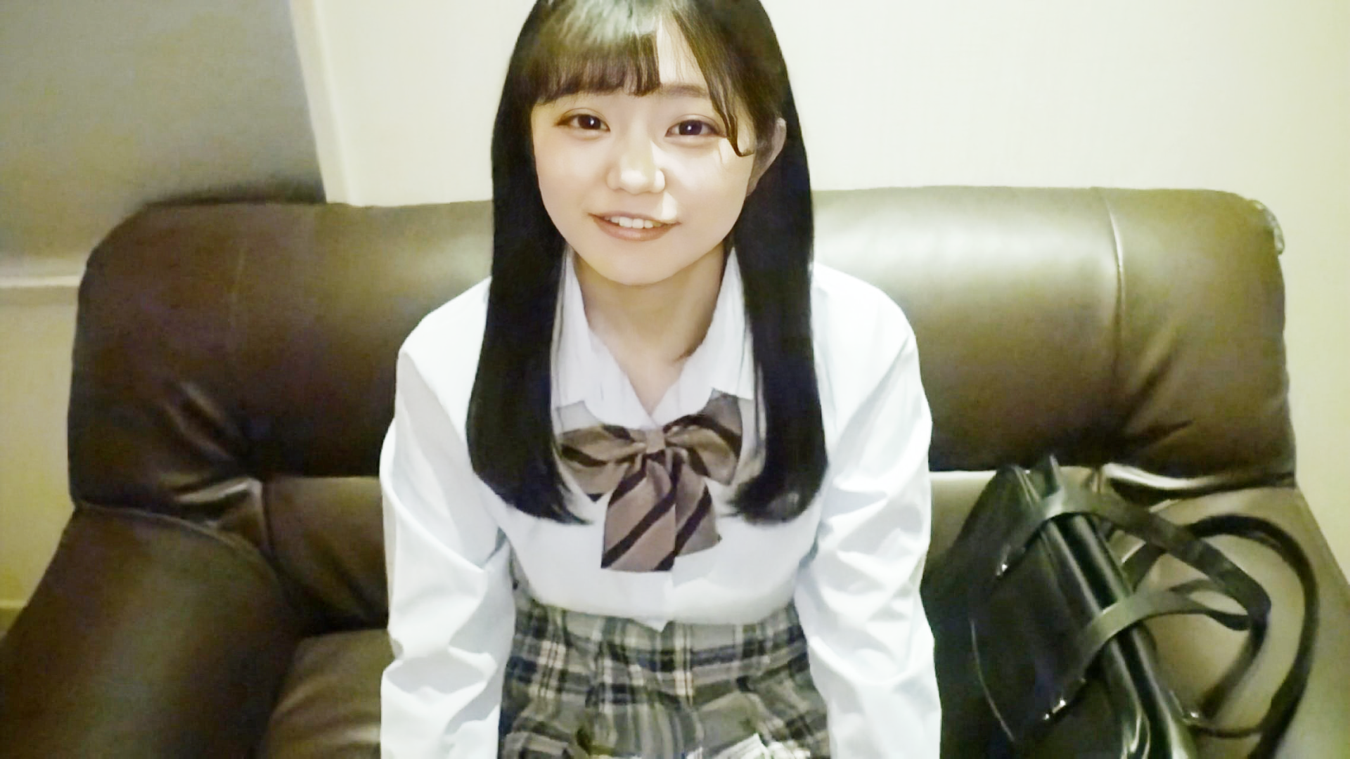 FC2-PPV-4015621 自立したい女子大生1***oypszjxxy 9歳 あどけなさ残る清楚系色白黒髪JDとハメ撮り Sample 3