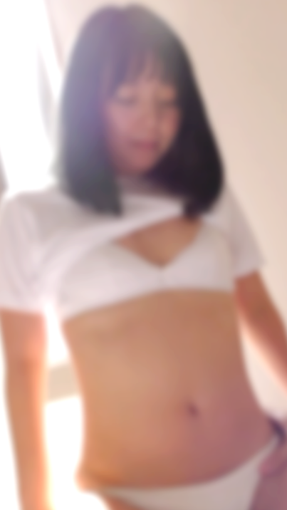 FC2-PPV-4026302 バレー部で部長をしている18歳の子が合宿中に処女卒業。***oypsxpxzo 色白の華奢な体に初めての中出し。 Sample 1