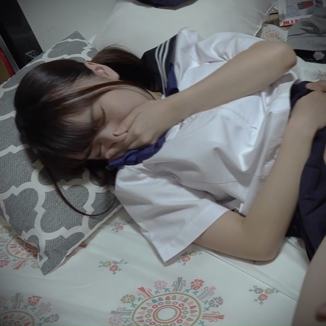 FC2-PPV-4042902 の処女マンコに大量中出し。**psojpnxjyj カメラの前で大量潮吹きオナニーも披露。※数量限定 Sample 3