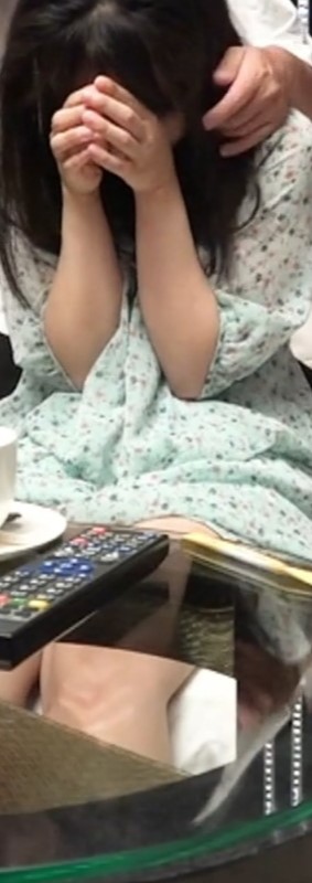FC2-PPV-4053168 【処女】**psojpnqopq 都内美術大学在学　男経験なし　18歳　初めての感覚でイキまくる。 Sample 1