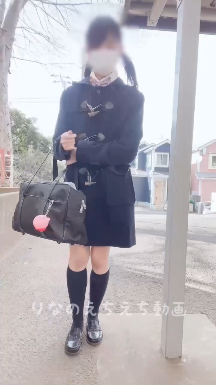 FC2-PPV-4053239 【＠18歳りなのえちな自撮り】***oypszjxso 住宅街でコートの下は全裸でディルドで擦ってオナニー！！全裸と言っても乳首にはハートのシール上は切ったシャツで全裸より変態チックでえちえちです…車も何台か通過してます… Sample 1