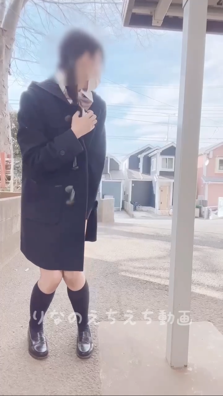 FC2-PPV-4053239 【＠18歳りなのえちな自撮り】***oypszjxso 住宅街でコートの下は全裸でディルドで擦ってオナニー！！全裸と言っても乳首にはハートのシール上は切ったシャツで全裸より変態チックでえちえちです…車も何台か通過してます… Sample 5