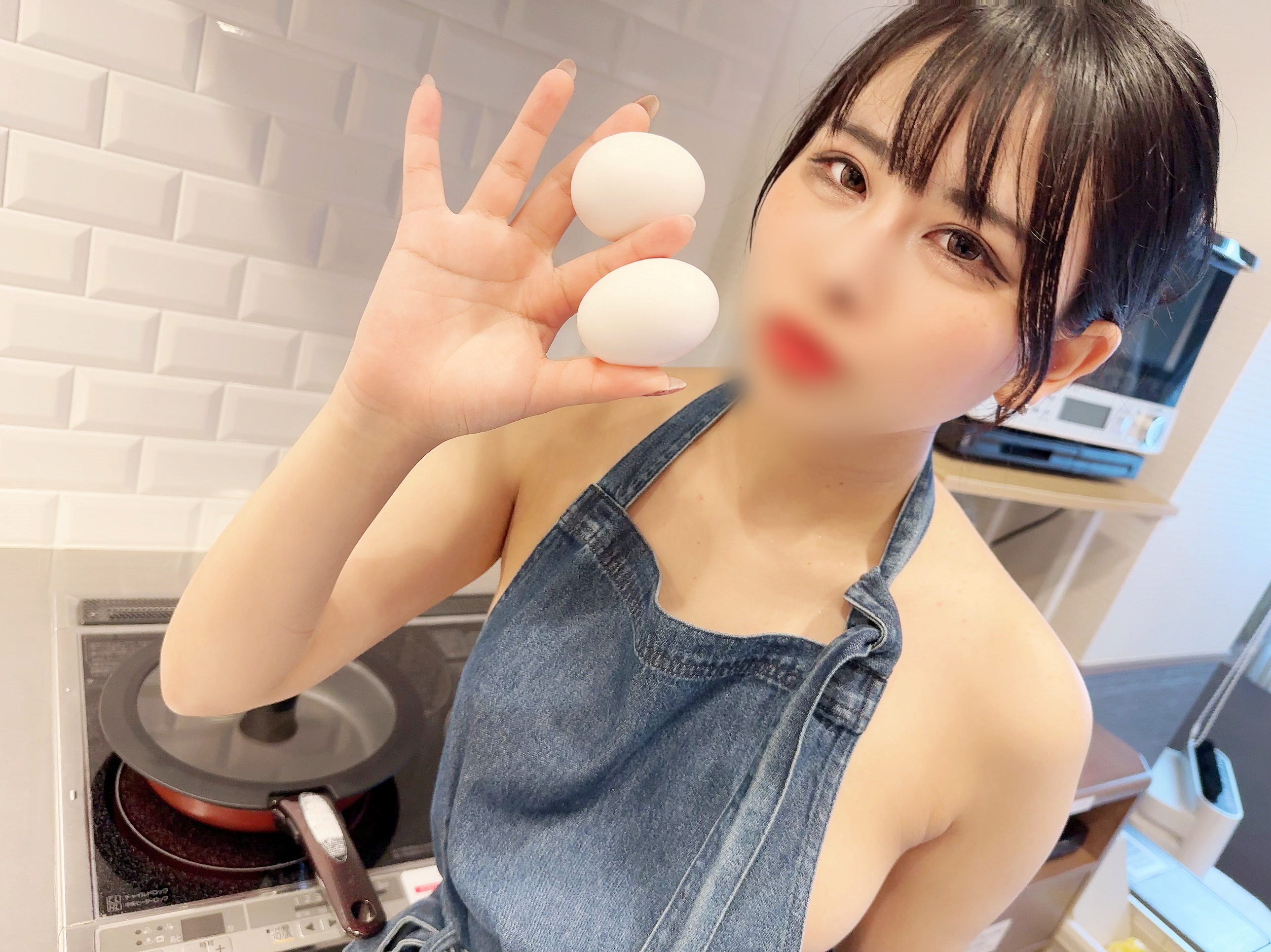 FC2-PPV-4062925 期間限定価格！【無】***oypszjqsy 色気ムンムン裸エプロン♡すっごいエロい体つきのゆみちゃんと同棲気分でイチャラブハメ撮り中出しSEX！ Sample 1