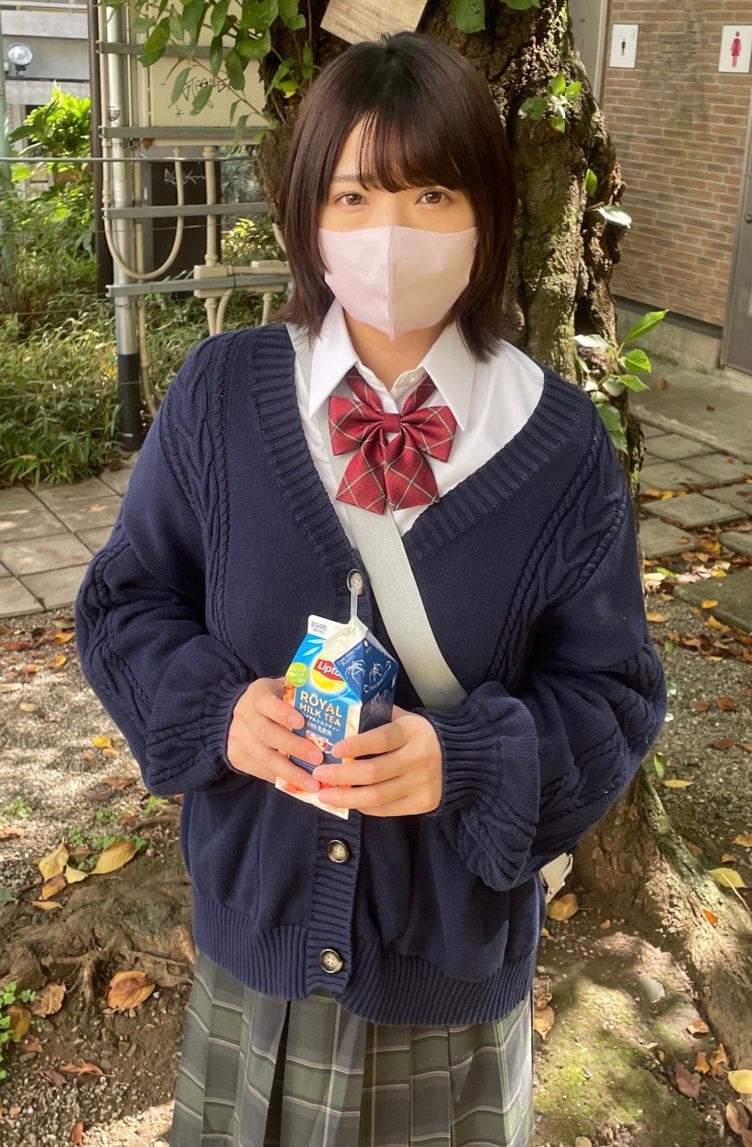 FC2-PPV-4063165 【プラチナ級】***szzoqn**y 超上玉18才のキッツキツで真っピンクの秘部へ大量中出し Sample 2