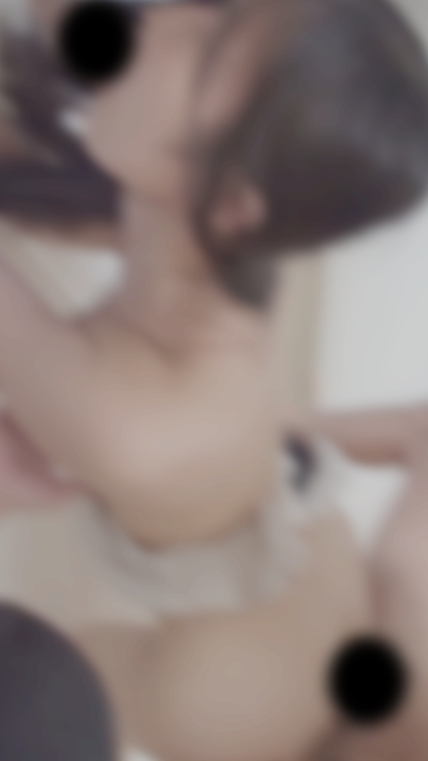 FC2-PPV-4070389 【ヤリサー/4P】**sqpnnjqyo スレンダーでもち肌な色白EカップJD。同じサークルの男達と。※膣内射精あり Sample 1