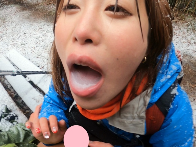 FC2-PPV-4088877 デカ尻美人のセフレに誘われ登山…雪の降る山という非現実シチュで青カン！***szzoqn**p 温かい口マンコにホットザーメン注入しごっくんシてもらった Sample 5