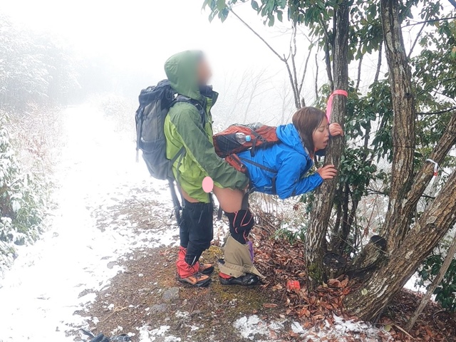 FC2-PPV-4088877 デカ尻美人のセフレに誘われ登山…雪の降る山という非現実シチュで青カン！***szzoqn**p 温かい口マンコにホットザーメン注入しごっくんシてもらった Sample 10