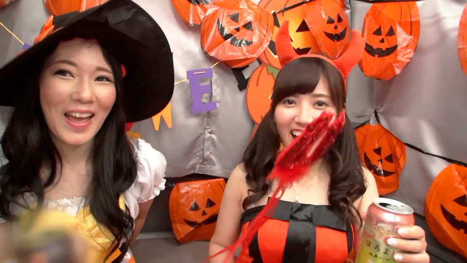 FC2-PPV-4121194 めい(21)＆るみ(21)【Happy Halloween!】***oypszjxj* ハロウィンで浮かれた美女2人と中出し４Ｐ大乱交♪ Sample 2