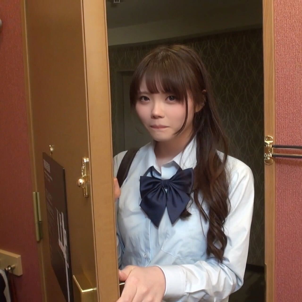 FC2-PPV-4193177 ※**sqpnnjspz 数量限定 10年に一人の本物美女子と制服SEX 生ハメ撮り動画 Sample 2