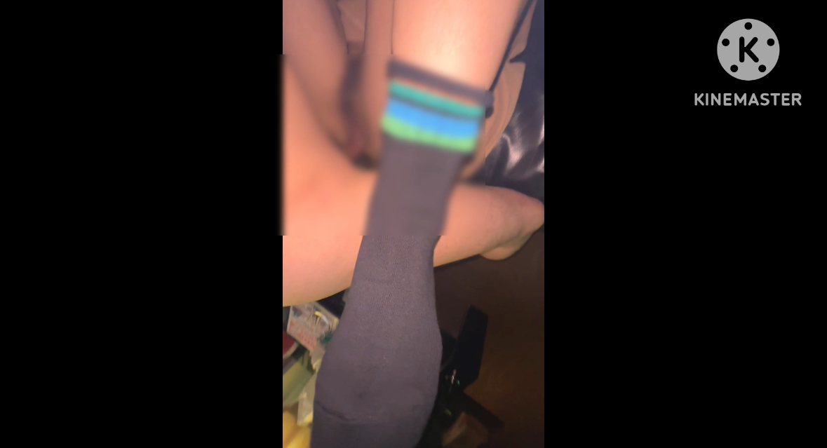 FC2-PPV-4194742 パート事務員主婦、***oypsxpqyo 世間話からご無沙汰の話になり、欲しいか聞くと頷くので、ファミ〇靴下を履いたまま残業してもらいました＾＾ Sample 1