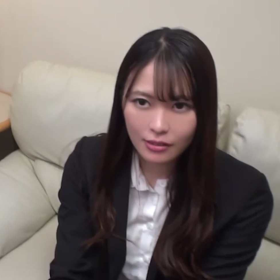 FC2-PPV-4206622 私立K大4年生 就活中22歳がスーツを着たまま大量潮吹き **sqpnnyjjq 妊娠覚悟の生ハメ撮影 Sample 1