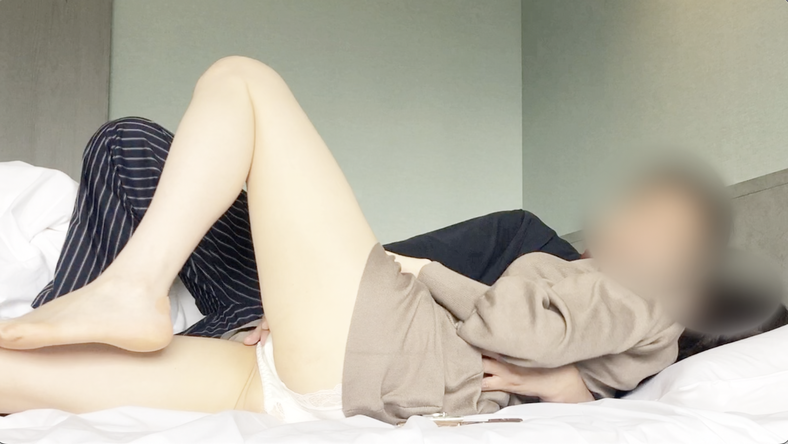 FC2-PPV-4208662 めちゃ感じやすい教え子を手マンでイカせた後、**psojpnqnpy 美脚に白いパンティを引っ掛けてのSEX Sample 2