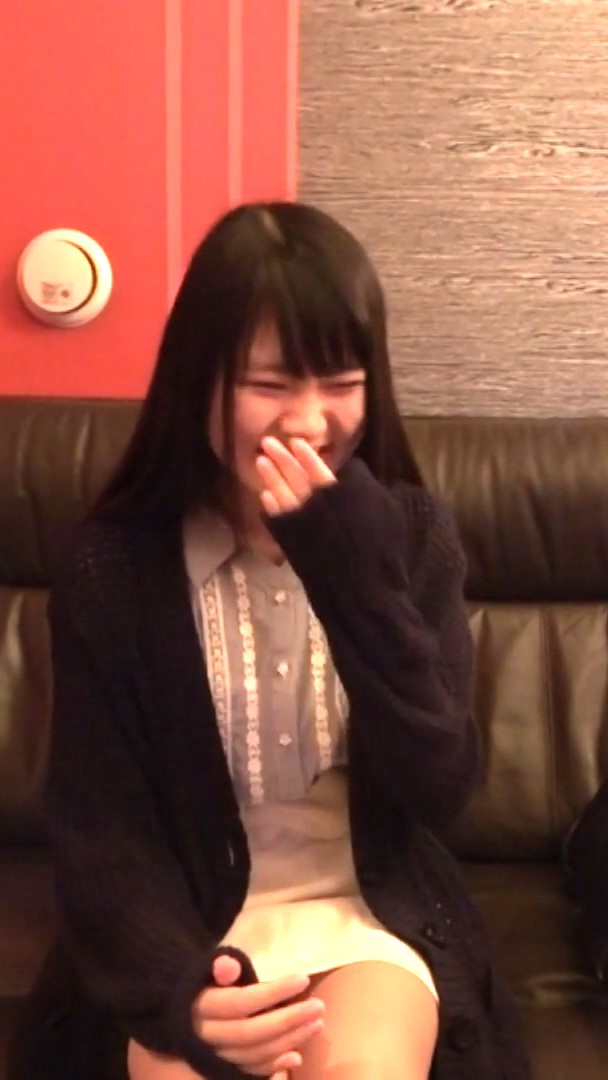 FC2-PPV-4215199 【奇跡】***oypsnzxzo めちゃくちゃ普通の素朴可愛いJDがお小遣い稼ぎに初撮りします。 Sample 1