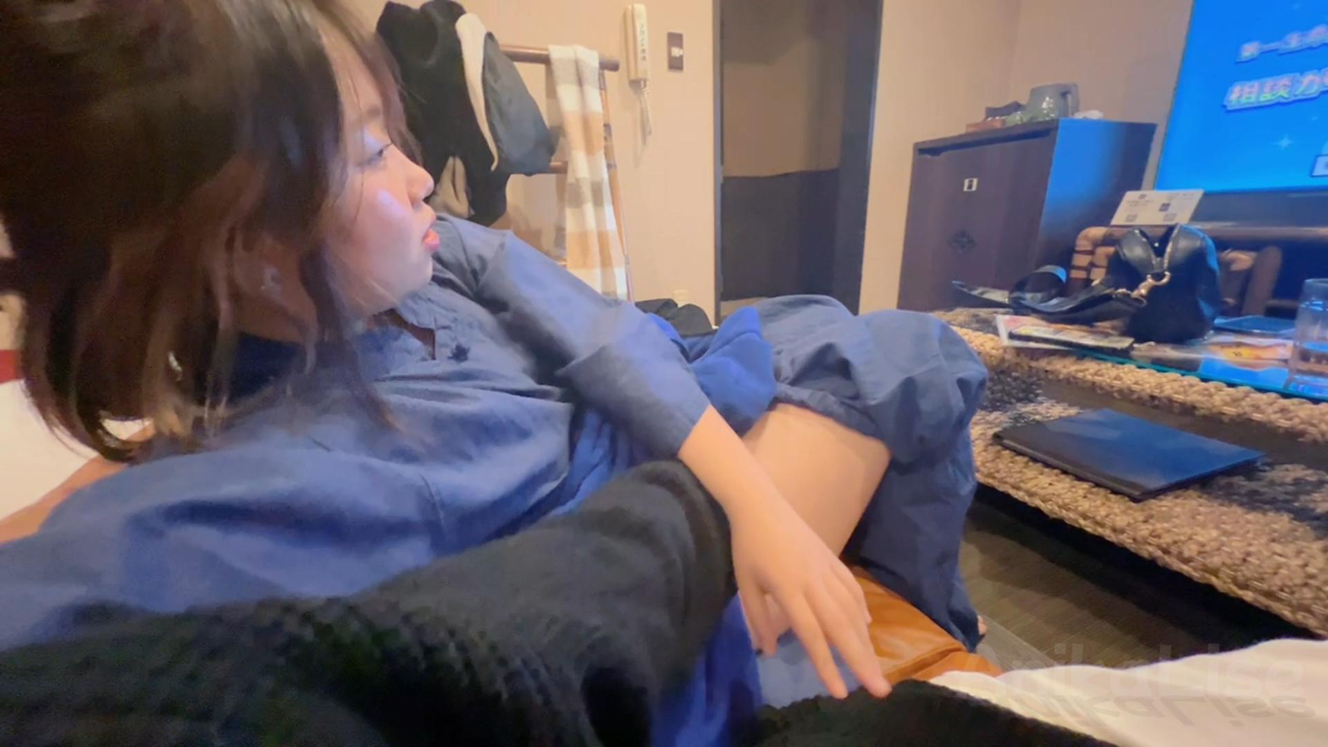 FC2-PPV-4313358 【顔出しオフシーン多め！】***oypsxpxyo 激かわ１８歳大学生と貸切風呂で２人きり♥大好きな彼氏のために…プライベート空間とはいえお外でベロチューイチャラブ手コキ♥本編はアへ顔でおかずになってくれます！！ Sample 1