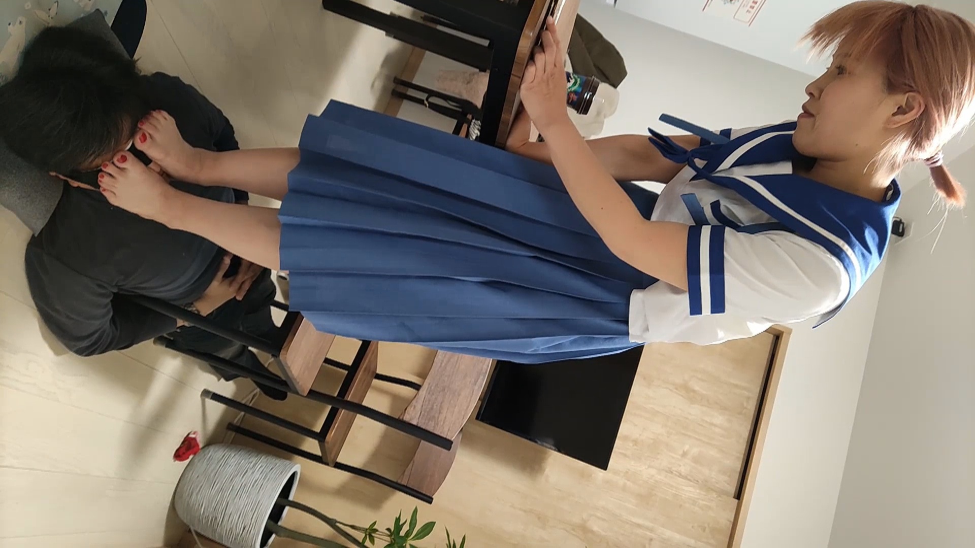 FC2-PPV-4320060 渚ちゃんの机の下で顔**sqpnnj*zq 面両足立ち生足編 Sample 7