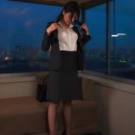 FC2-PPV-4322447 外資系保険営業職の人妻**sqpnnjs*j （175cm/Fカップ） 未処理の陰毛を楽しみ大きな体に中出し