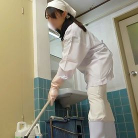 FC2-PPV-4325081 【個撮】**sqpnnyjxs ムチムチした体の清掃員美女。 誰か来るかもしれないスリルを感じながら、ト●レで中出しセックスしました。