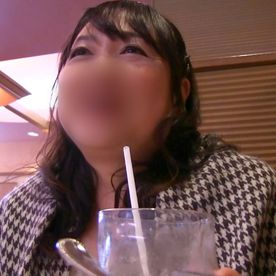 FC2-PPV-4331284 【不倫】**sqpnnjyop ぽっちゃり体型、剛毛マンコの人妻さん(46歳) 手マンで変態汁を大量分泌させ、挿入をおねだりするようにフェラしてきました。