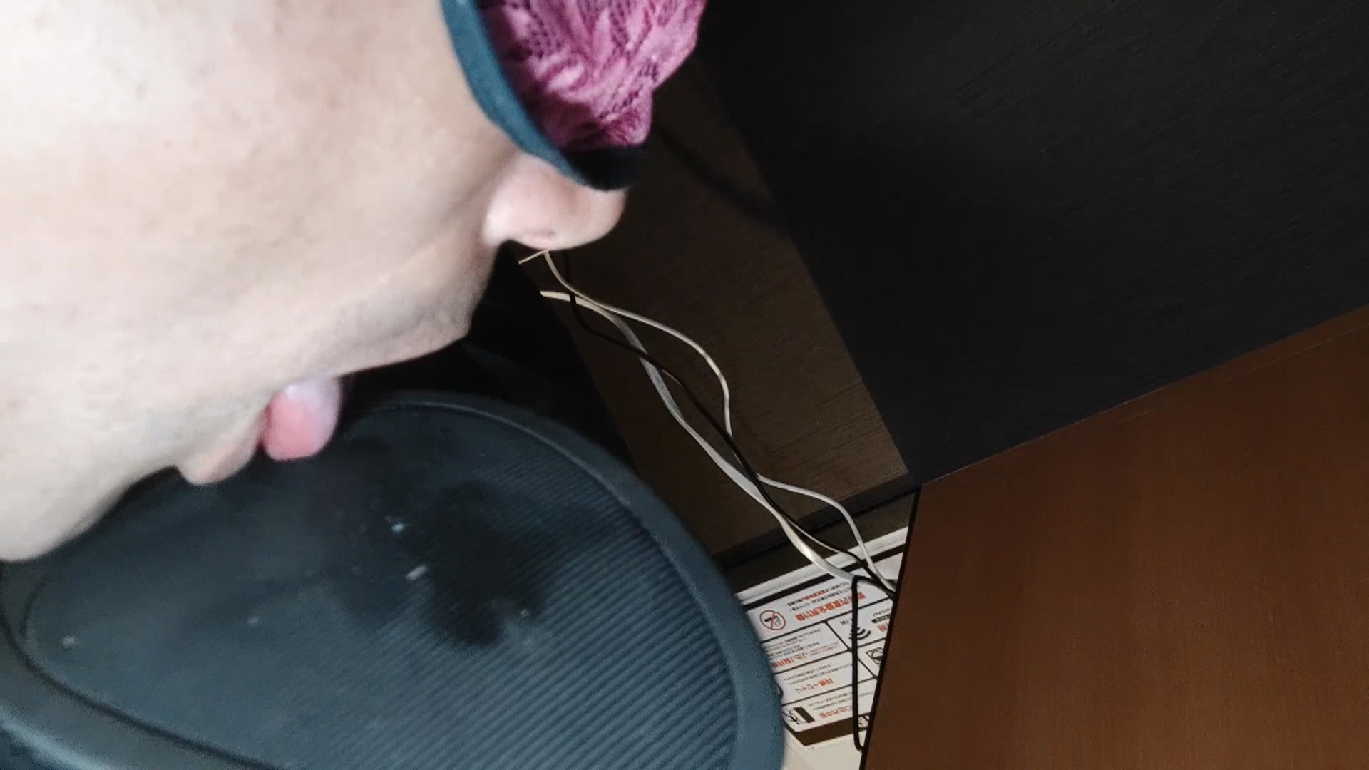 FC2-PPV-4332549 翼ちゃんのネットカフェで私物の靴を舐めさせたり**sqpnnjs*n 顔面踏みつけたりVOL1 Sample 7