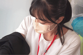 FC2-PPV-4333535 [ワクチン接種]**sqpnnjsnq 捻れてるブラ紐を直す時にコッソリおっぱいを拝見！パンツからハミ出る剛毛も…[透けTバック]