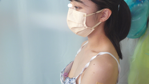 FC2-PPV-4333535 [ワクチン接種]**sqpnnjsnq 捻れてるブラ紐を直す時にコッソリおっぱいを拝見！パンツからハミ出る剛毛も…[透けTバック] Sample 1