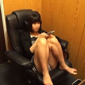 FC2-PPV-4341345 【素人】**sqpnnj*zq 個室ビデオ屋のオナニー映像。黒髪ぱっつんボブの20代。ムチムチデカ尻下半身＋爆乳の神BODYでガチオナしてる一部始終。