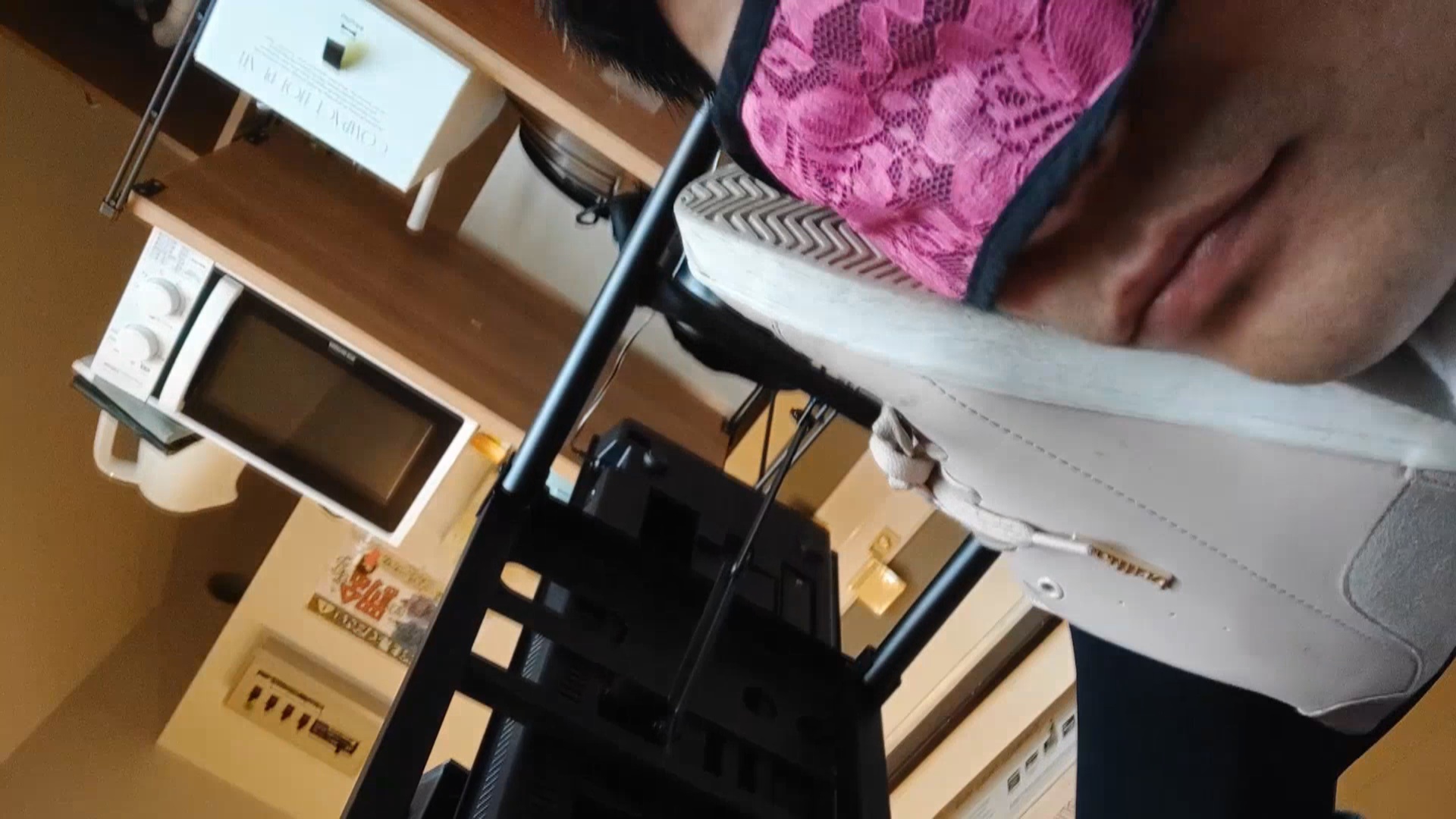 FC2-PPV-4354896 さなちゃんのピアノで顔面ペダル　**sqpnnjoos スニーカー編VOL1 Sample 2