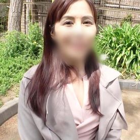 FC2-PPV-4365525 《熟女》**sqpnnjojo 47歳には見えない美貌を持つスレンダー美熟女◆カメラ目線ねっとりフェラ⇒生チ○ポでイキ狂い！絶頂と共に大量中出し！