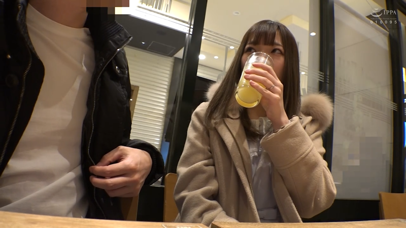 FC2-PPV-4371887 【訳アリ人妻をナンパ中編】***szzoqzjyz ＠新宿に来た地方人妻をバスターミナル前で口説きホテルでの個撮エロ動画【限定セール】 Sample 1