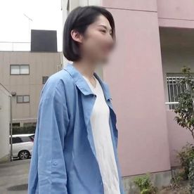 FC2-PPV-4380249 《中出し》**psojpnqoyp 清楚なショートヘアー美人妻（39）◆自宅に浮気相手連れ込み他人棒でヨガりイキ！膣奥突く巨根ピストンで中出しフィニッシュ！