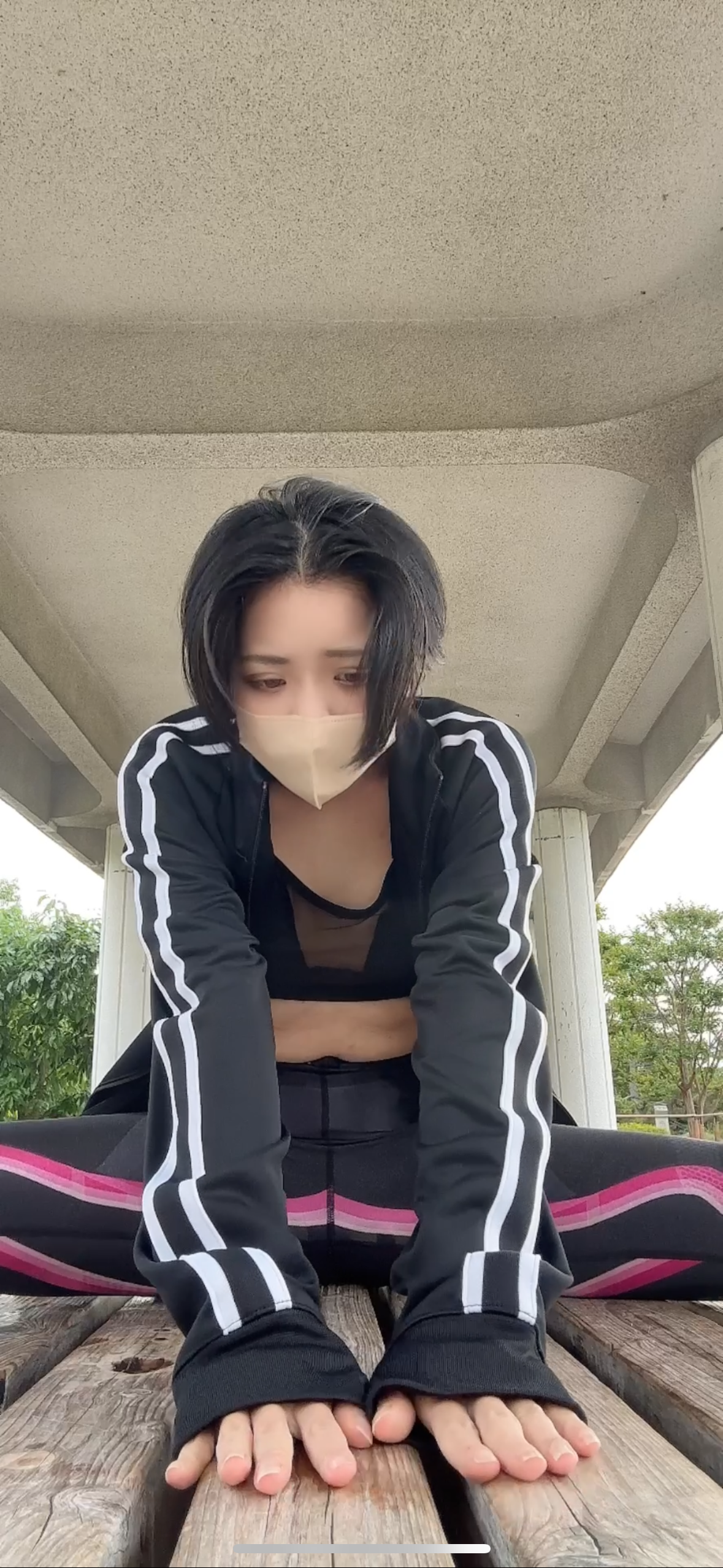 FC2-PPV-4445828 【不倫寝取られ人妻　露出ランニング後にトイレオナ】**psojpnqnon 人妻　素人　自撮り撮影　ランニング　露出　公園　ストレッチ　スマホ撮影　貧乳　ニップルピアス Sample 1