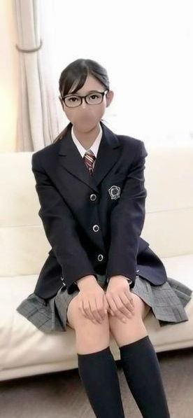 FC2-PPV-4447847 90%OFF!【秀才美女】***oypsnznos 初撮影・卒業式　 答辞を読んだ真面目18歳。緊張の**喪失映像一部始終、中出し。※特典増量中※