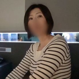 FC2-PPV-4465543 【人妻／熟女】***szzoqnopq 53歳黒髪ショートヘアのスケベ奥さま。若々しい色白美巨乳ボディを激ピスハメ撮りセックス。