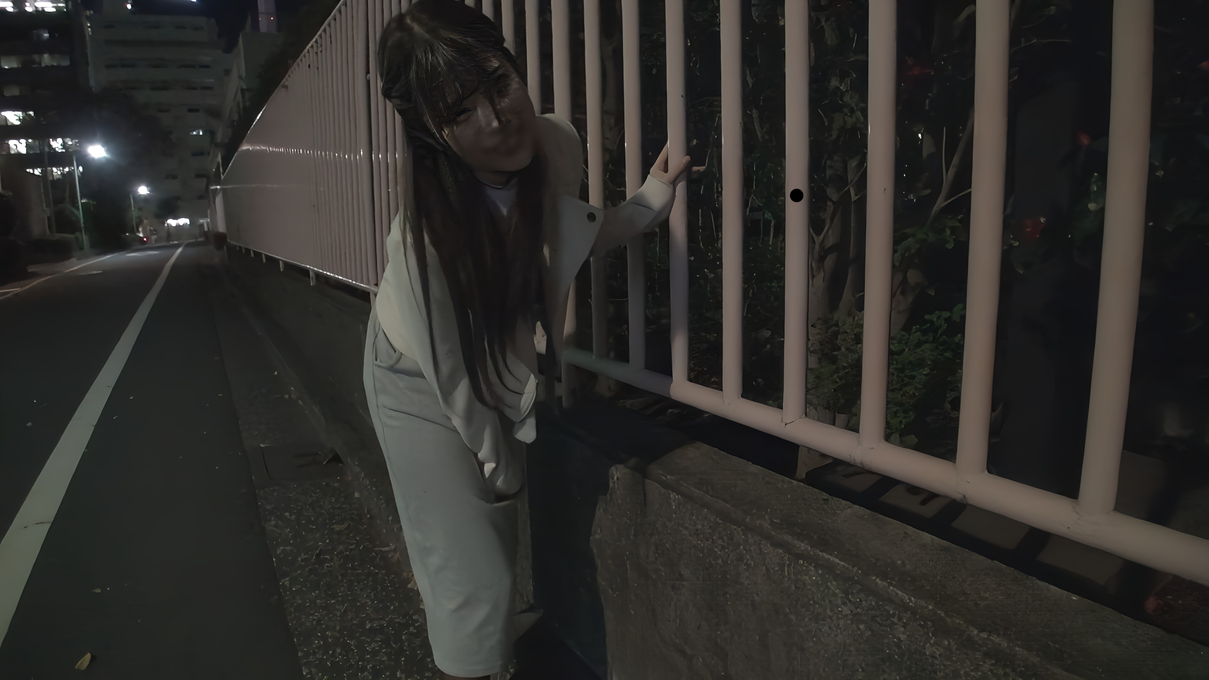 FC2-PPV-4484160 【素人個撮】***szzoqn*jo 　下ネタ大好き♡地下アイドルだけでは生活できない(-_-;)　でもH大好きだから撮影ものりのり！彼氏の横でコソっとオナニーするのが興奮するという変態性癖 Sample 1
