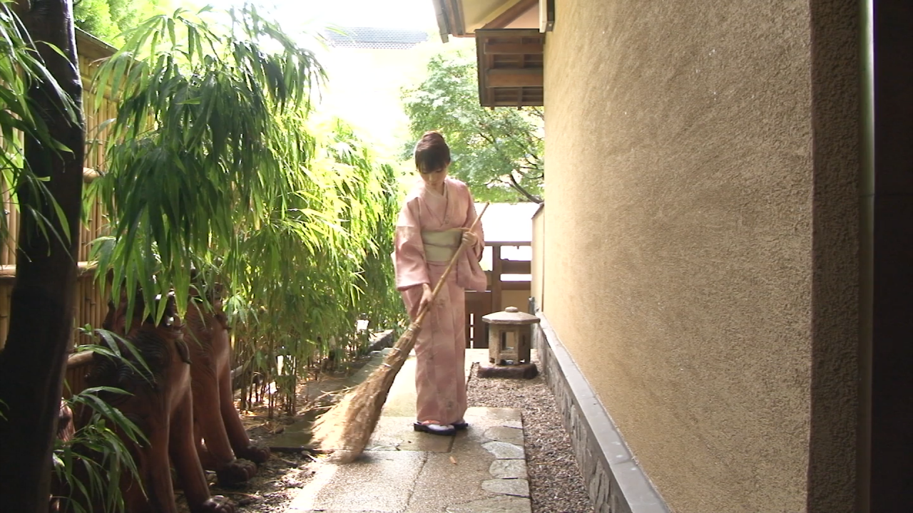 FC2-PPV-4501496 老舗温泉旅館の若女将　奇跡の顔出し　最初で最後、**sqpnnyjp* 人生で唯一のハメ撮りをここFC2で独占公開。 Sample 1