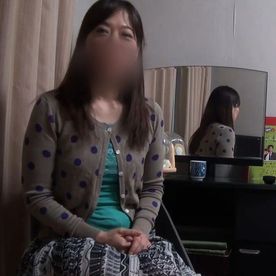 FC2-PPV-4520687 【個撮】**zppsnsnyxx 清楚で優しい美熟女妻。旦那より大きなチンポに興奮して濃厚手コキでご奉仕してくれました。