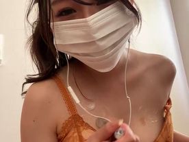 FC2-PPV-4664243 【限定数・期間限定】【親フラ注意⚠︎】隣の部屋に親がいるからバレずに配信してみたwwww 20240804