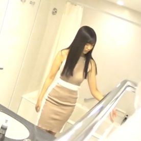 FC2-PPV-4667083 【衝撃】某人気コスプレイヤーとハメ撮り。エロ水着コスに大中出し。