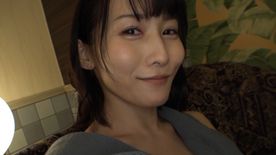 FC2-PPV-4672820 【期間限定28日まで】パイパンマ●コがエロい！ヌルヌルおっぱいが光るスタイル抜群の大人しそうな美人若妻が浮気するなんて…