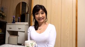 FC2-PPV-4677933 H080G01　可愛らしい容姿とアニメ声、巨乳が目立つバツイチ熟女が初撮りAVでぶっ飛び破廉恥性交！